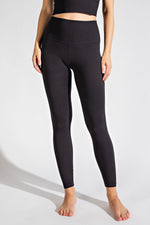 Load image into Gallery viewer, Tag Along Leggings In Black
