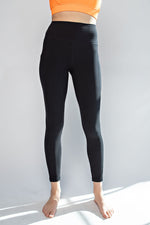 Load image into Gallery viewer, Show You Up Leggings in Black
