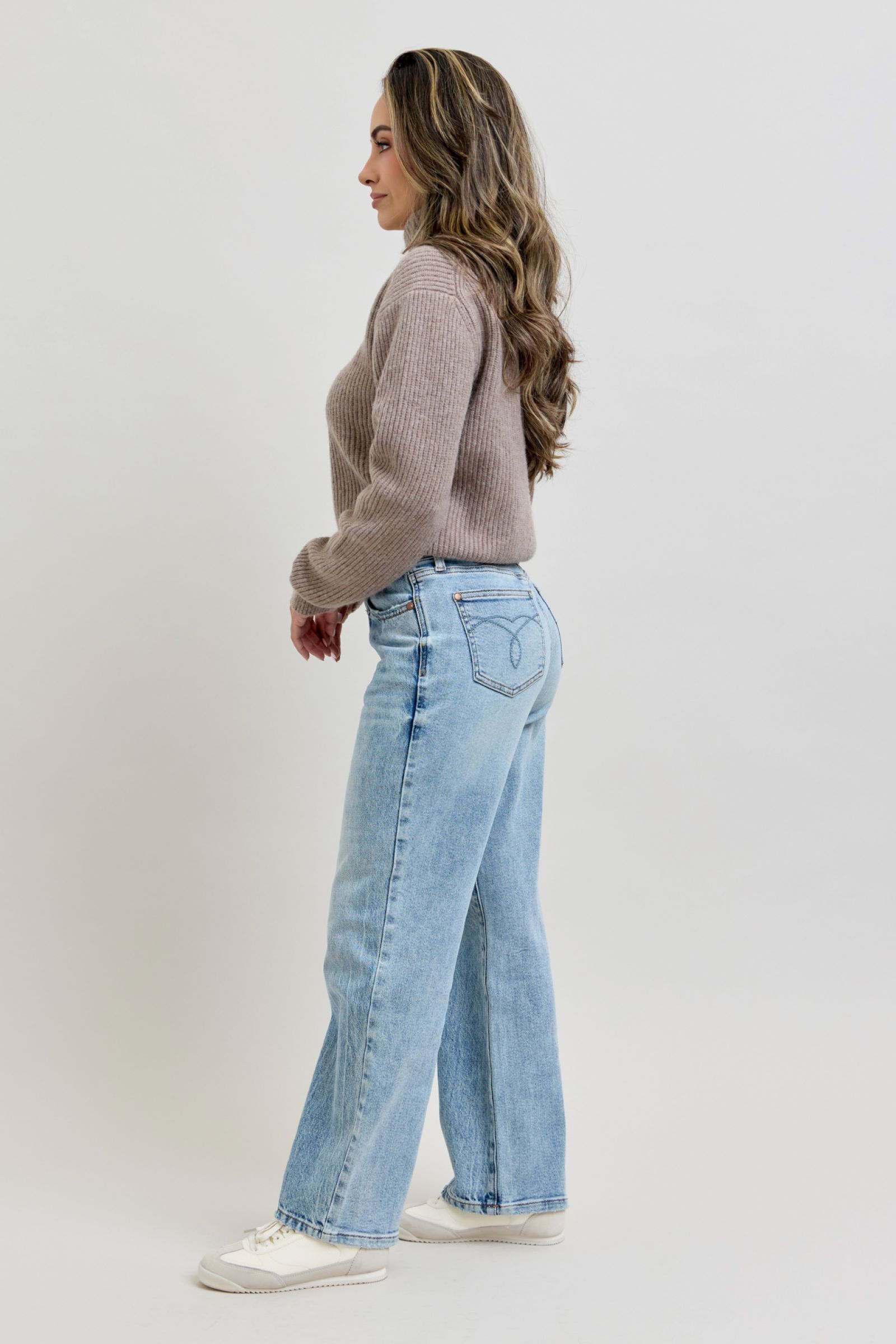 The Magic Straight Petite Jeans
