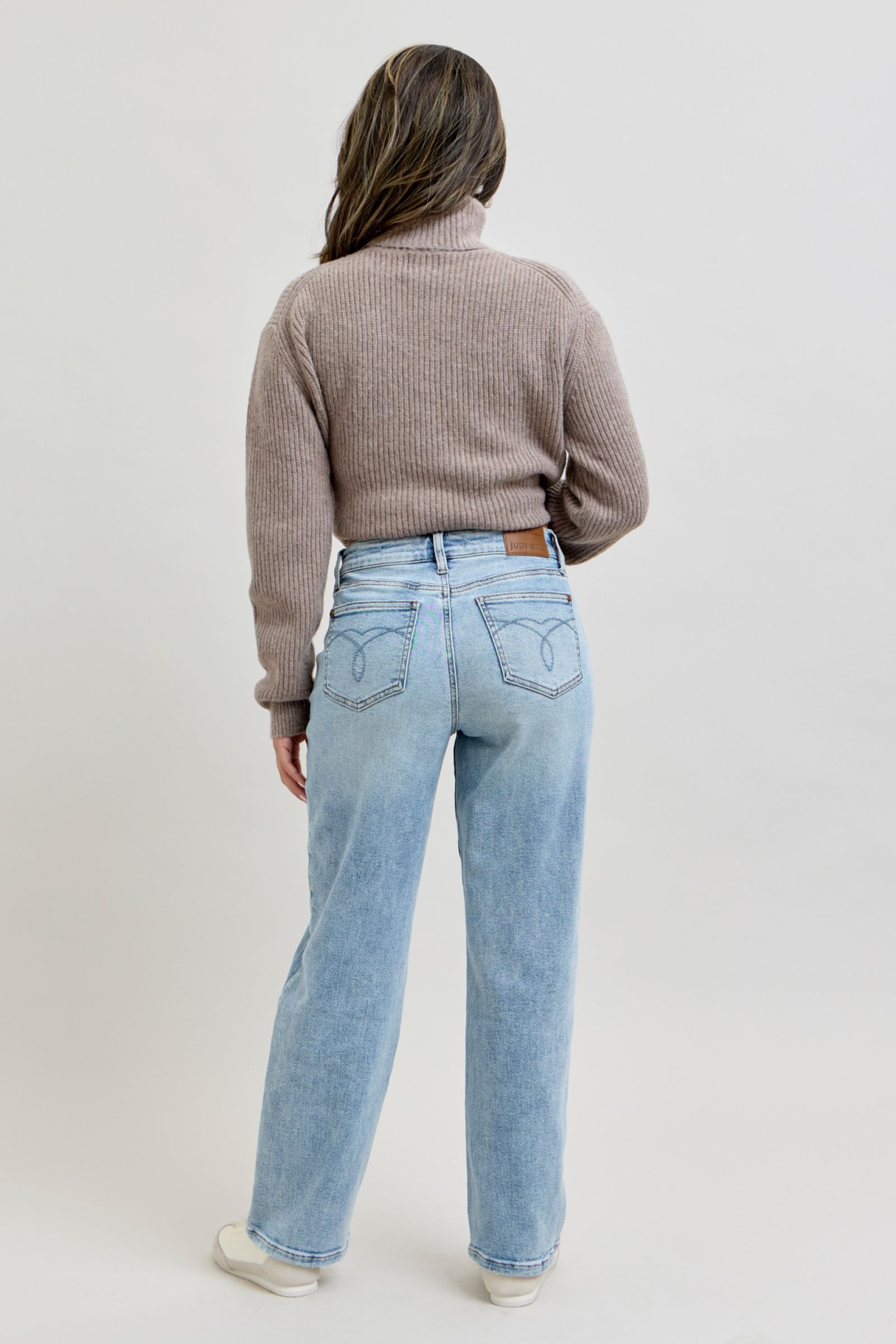 The Magic Straight Petite Jeans