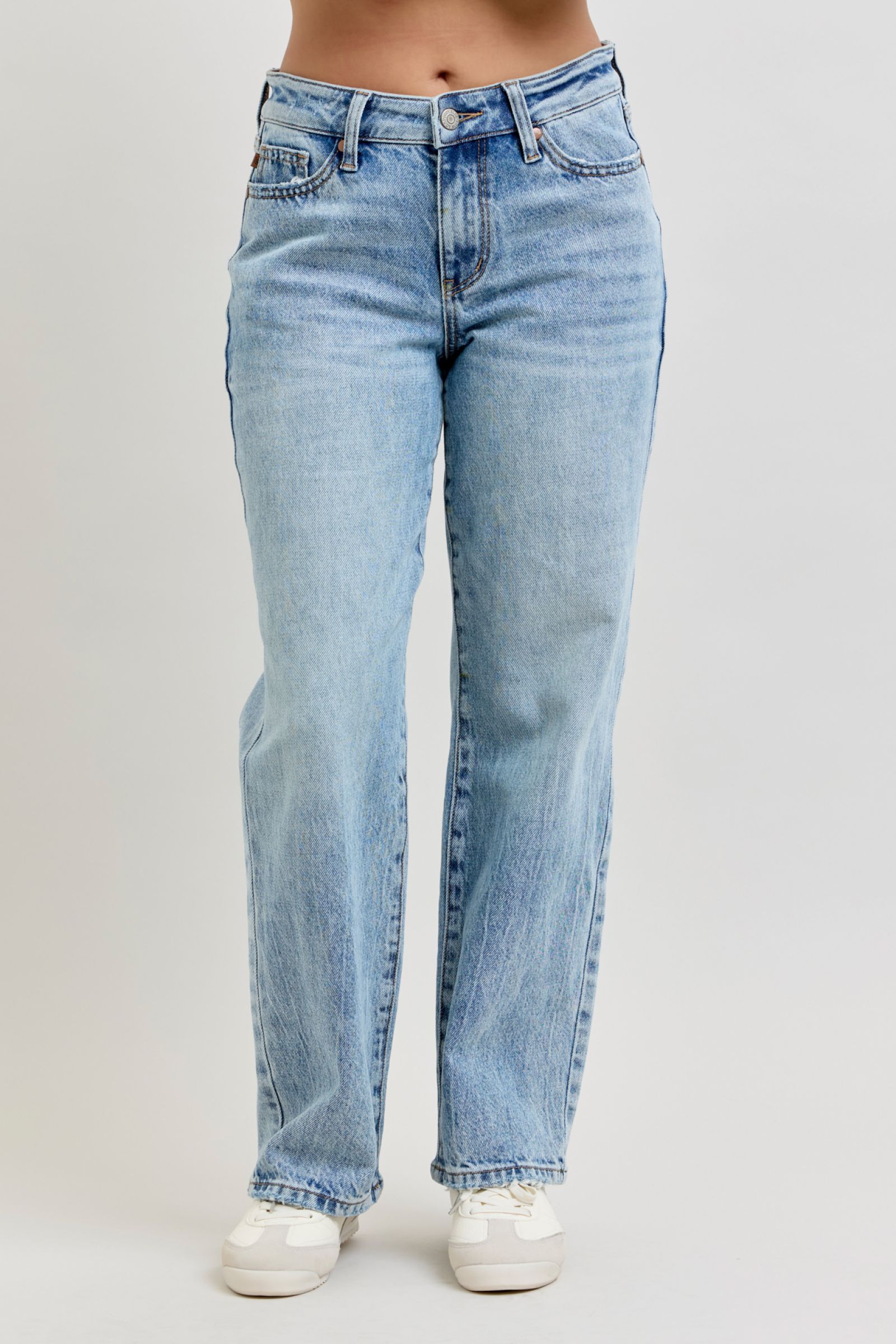 The Magic Straight Petite Jeans