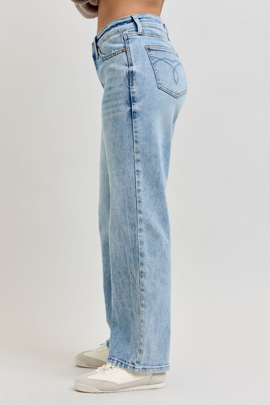 The Magic Straight Petite Jeans