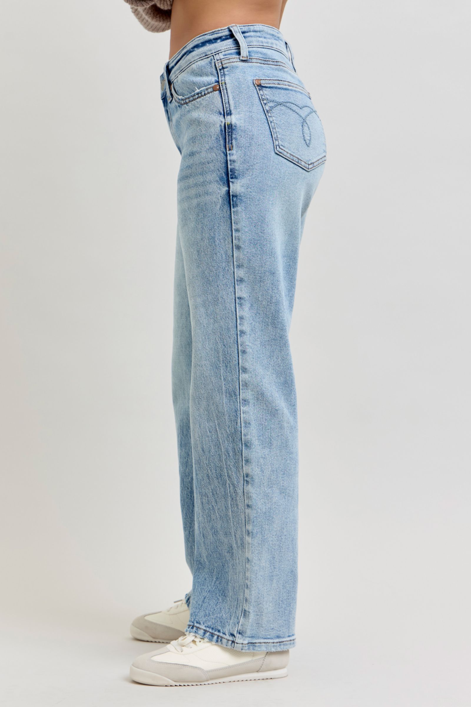 The Magic Straight Petite Jeans