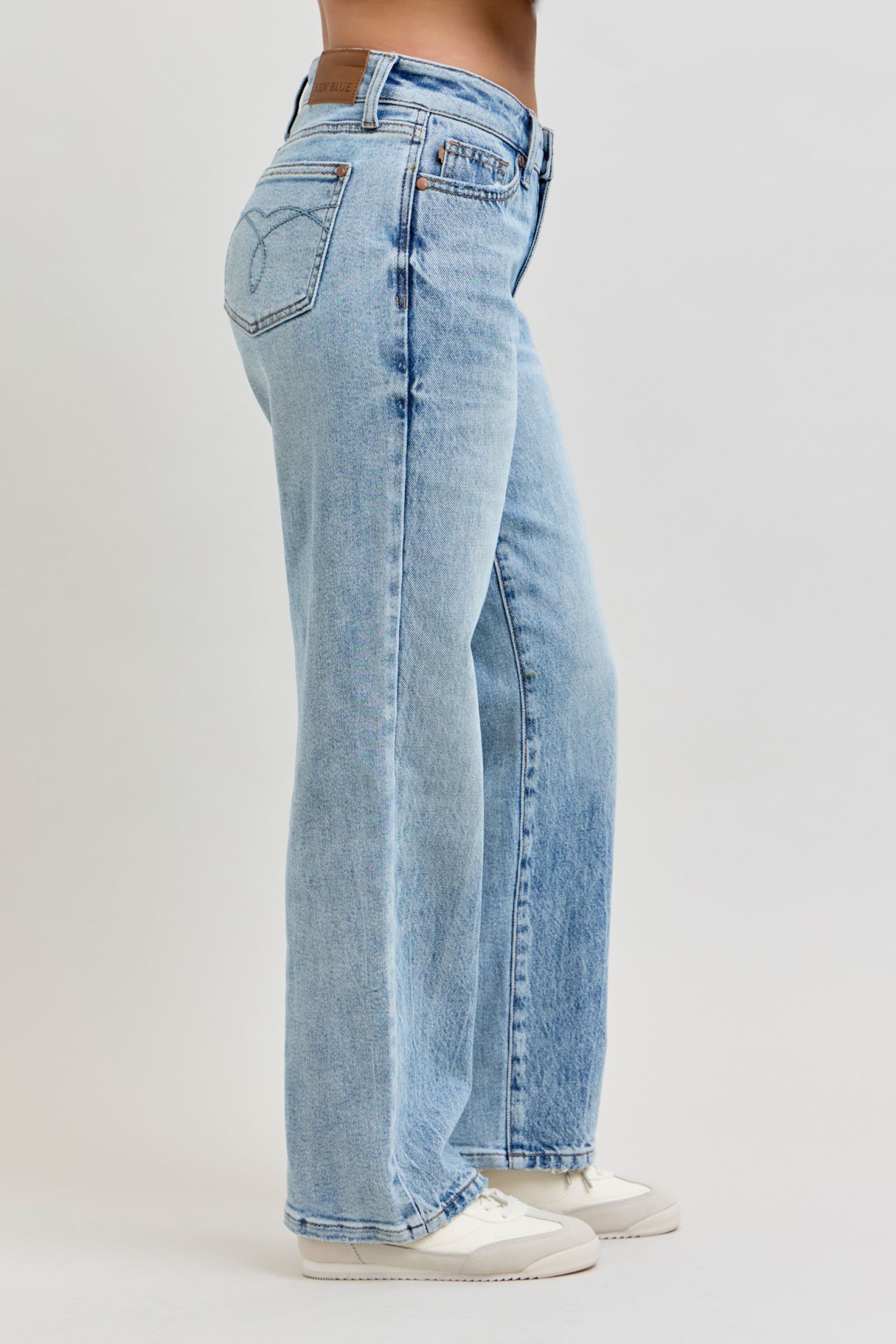 The Magic Straight Petite Jeans