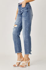 Load image into Gallery viewer, Oh Crop Risen Straight Jeans
