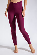 Load image into Gallery viewer, Borrow Them Leggings In Cassis
