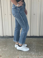 Load image into Gallery viewer, Hey Wait Jeans By Petra
