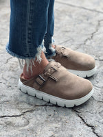 Load image into Gallery viewer, Very G Cali Slip On
