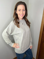 Load image into Gallery viewer, Spark Interest Pullover in Sleet
