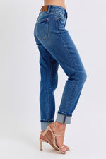 Load image into Gallery viewer, Versatile Judy Blue Boyfriend Jeans
