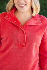 Load image into Gallery viewer, Jesse Vintage Wash Snap Pullover - Red
