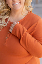 Load image into Gallery viewer, Harper Long Sleeve Henley - Pumpkin
