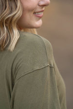 Load image into Gallery viewer, Corrine Ribbed Pullover Top - Olive
