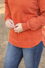 Load image into Gallery viewer, Vintage Wash Pullover - Rust
