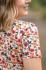 Load image into Gallery viewer, Sarah Ruffle Short Sleeve - Red Floral
