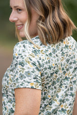 Load image into Gallery viewer, Sophie Pocket Tee - Green Floral
