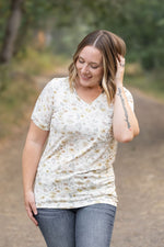 Load image into Gallery viewer, Sophie Pocket Tee - Neutral Floral
