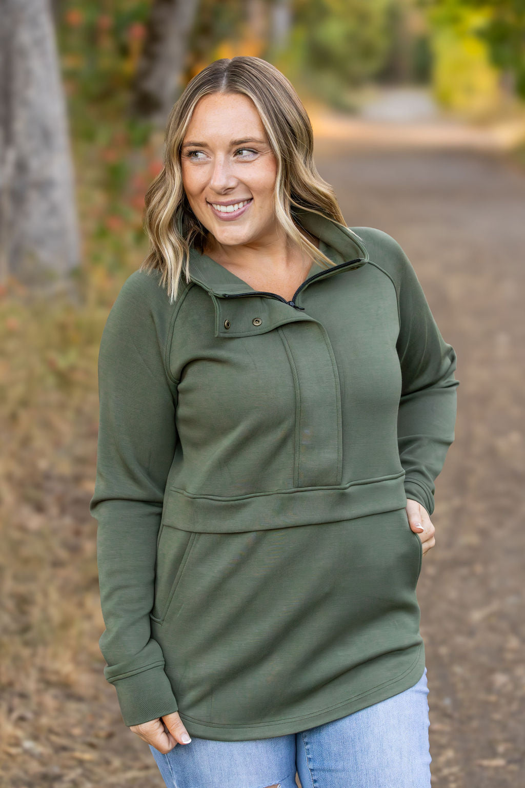 The Mia Scuba Halfzip in Olive