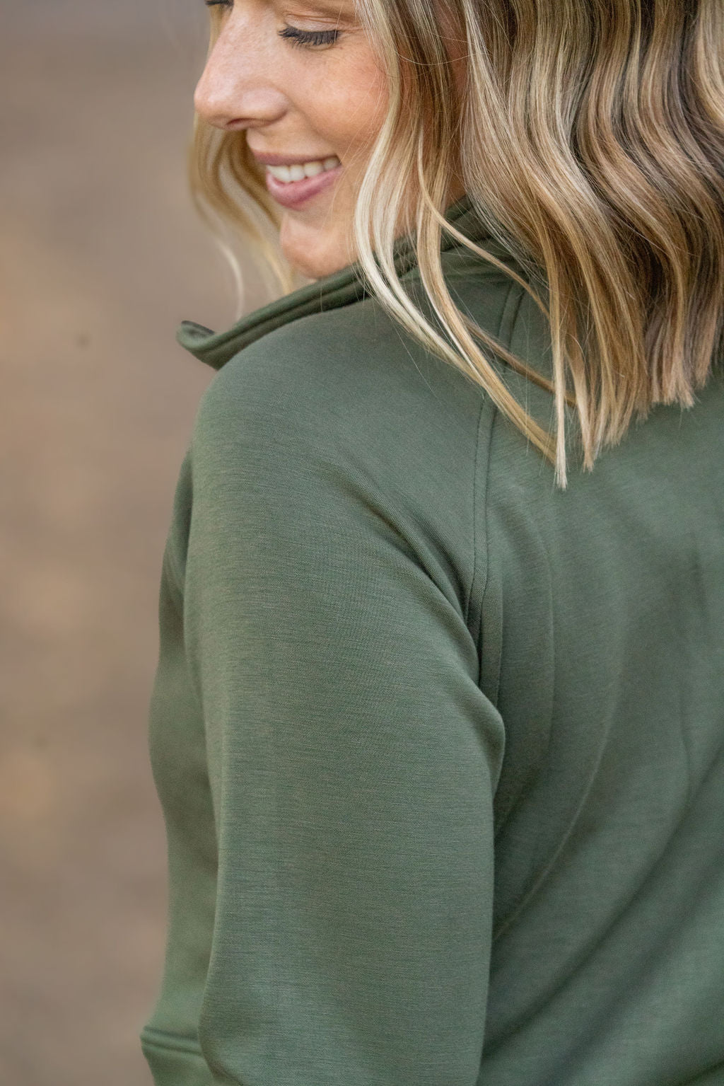 The Mia Scuba Halfzip in Olive