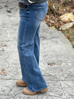 Load image into Gallery viewer, Middy Risen Wide Leg Jeans
