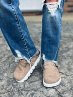 Load image into Gallery viewer, Very G Cali Slip On
