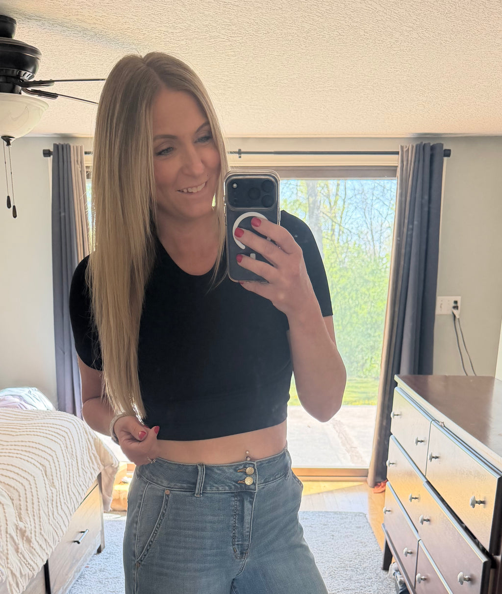 Seamless Crop Tee in Black