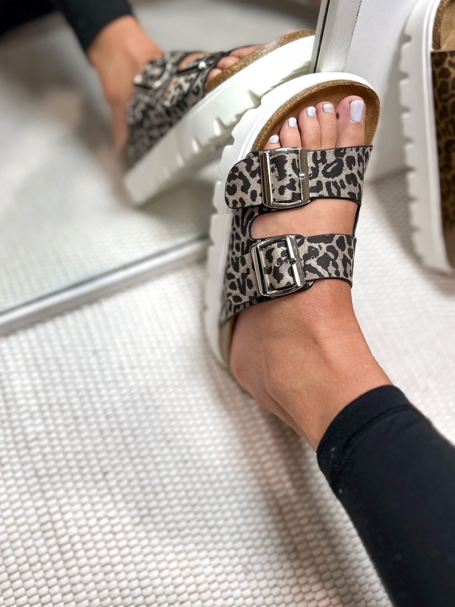 Jazmin Sandals by Very G in Leopard