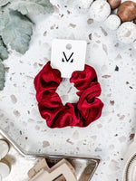 Load image into Gallery viewer, Velvet Scrunchie - Red
