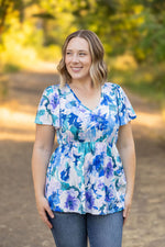 Load image into Gallery viewer, Emery Ruffle Top - Blue Floral Mix
