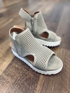 Very G Amy Wedges