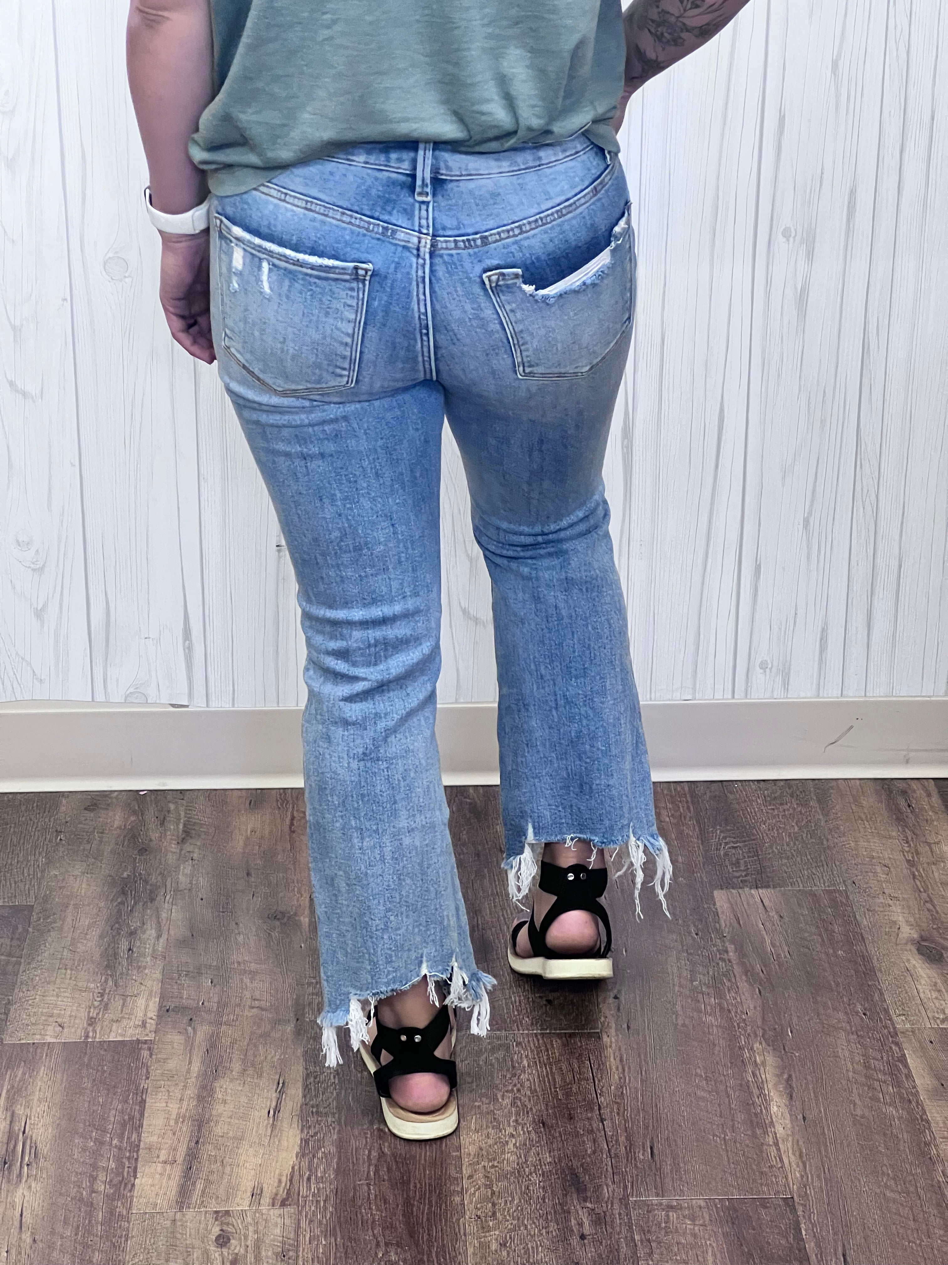 Handy Crop Flare Jeans by Lovervet