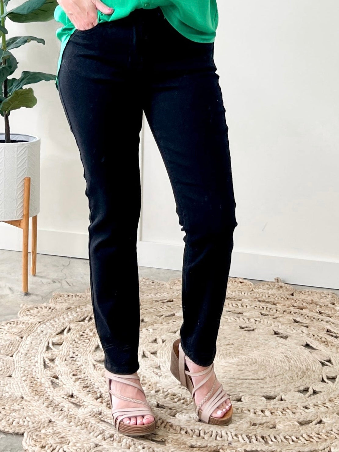 Mid Rise Slim Fit Judy Blue Jeans In Black