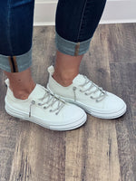 Load image into Gallery viewer, Very G Aman White Sneakers
