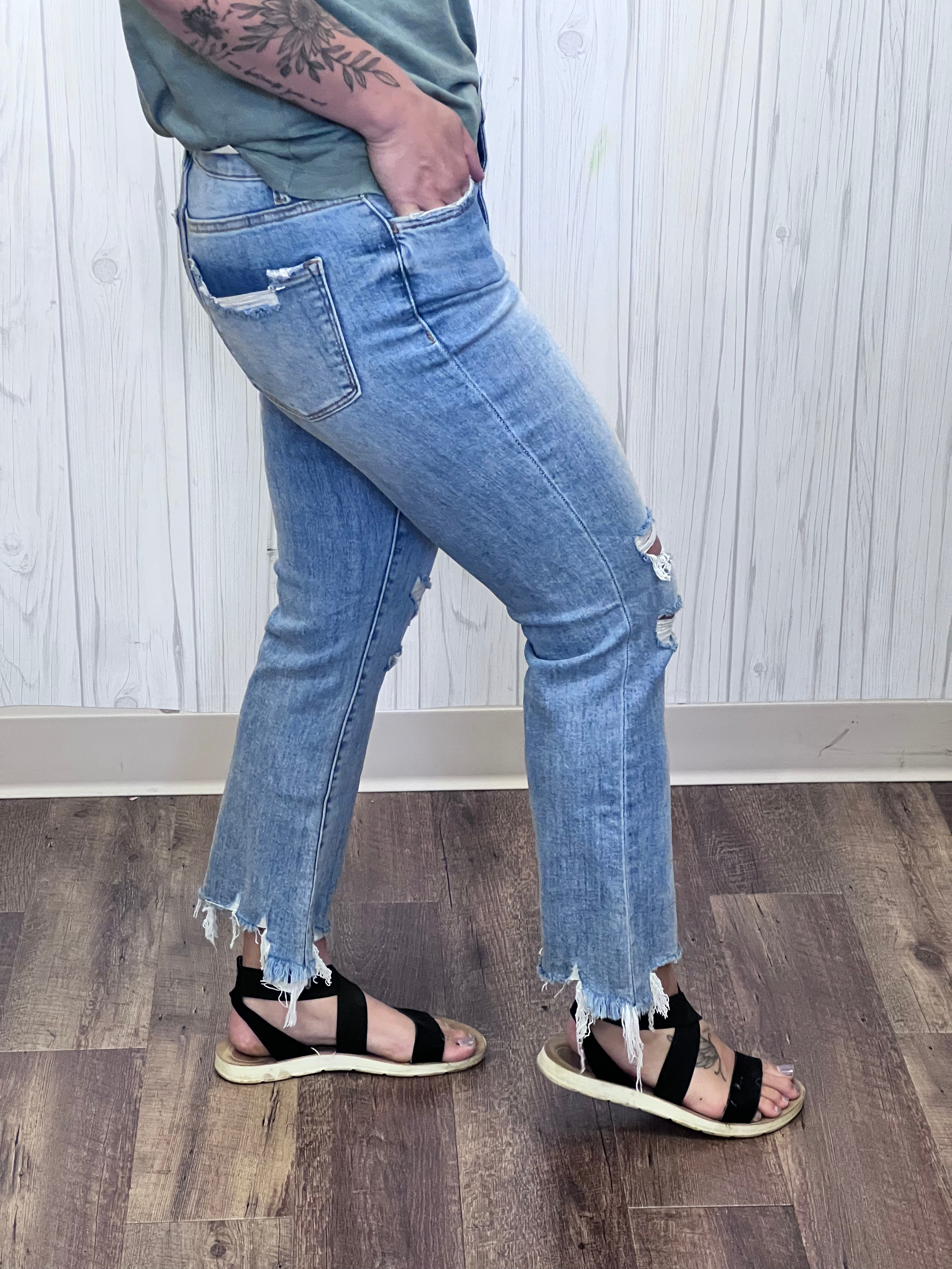 Handy Crop Flare Jeans by Lovervet
