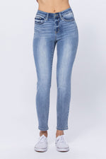 Load image into Gallery viewer, On Our Way Judy Blue Relaxed Fit Jeans
