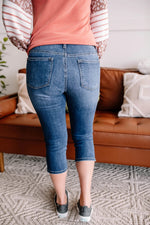Load image into Gallery viewer, It&#39;s High Time Judy Blue Capri Jeans
